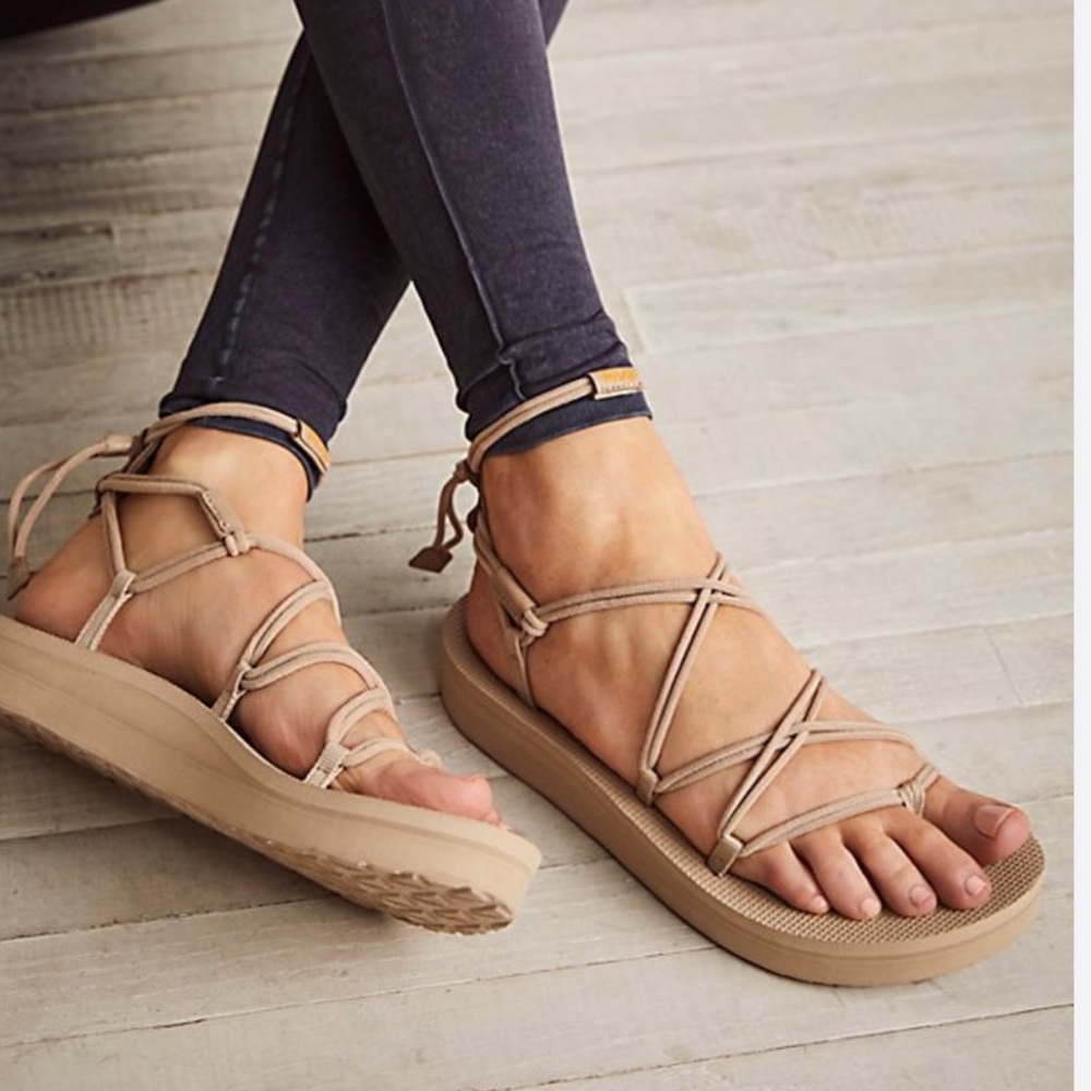 New in box Teva Midform Infinity Sandals - Sesame,  Size 9